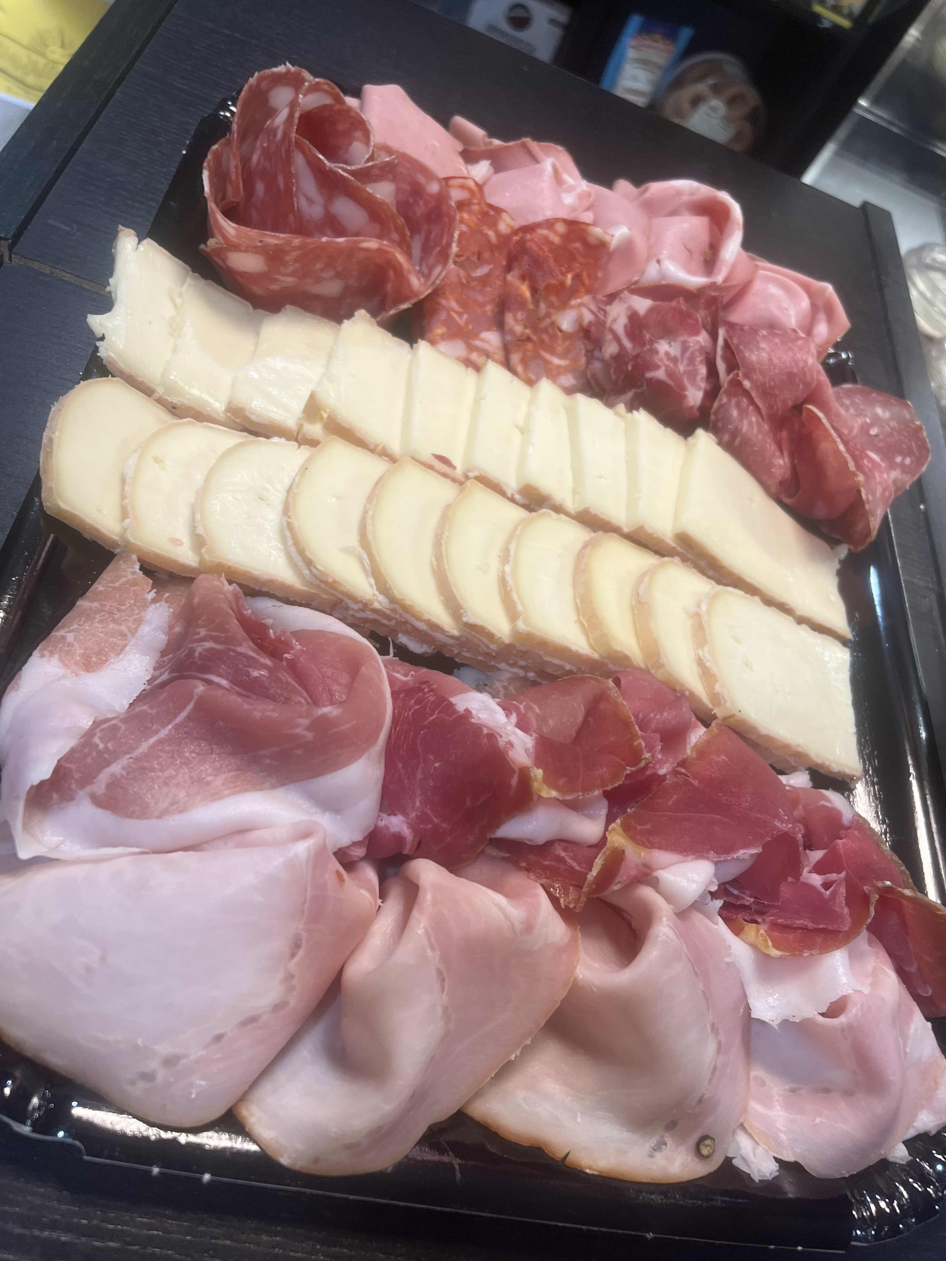 Planche charcuterie et fromages italiens